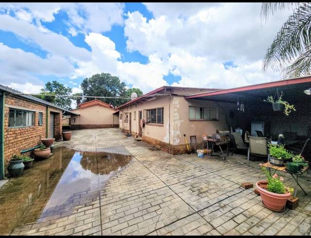 7 BEDROOM HOUSE FOR SALE IN RIETFONTEIN